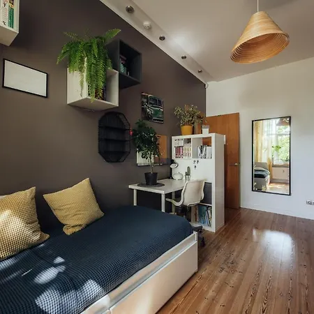 Charming Apt By Market *